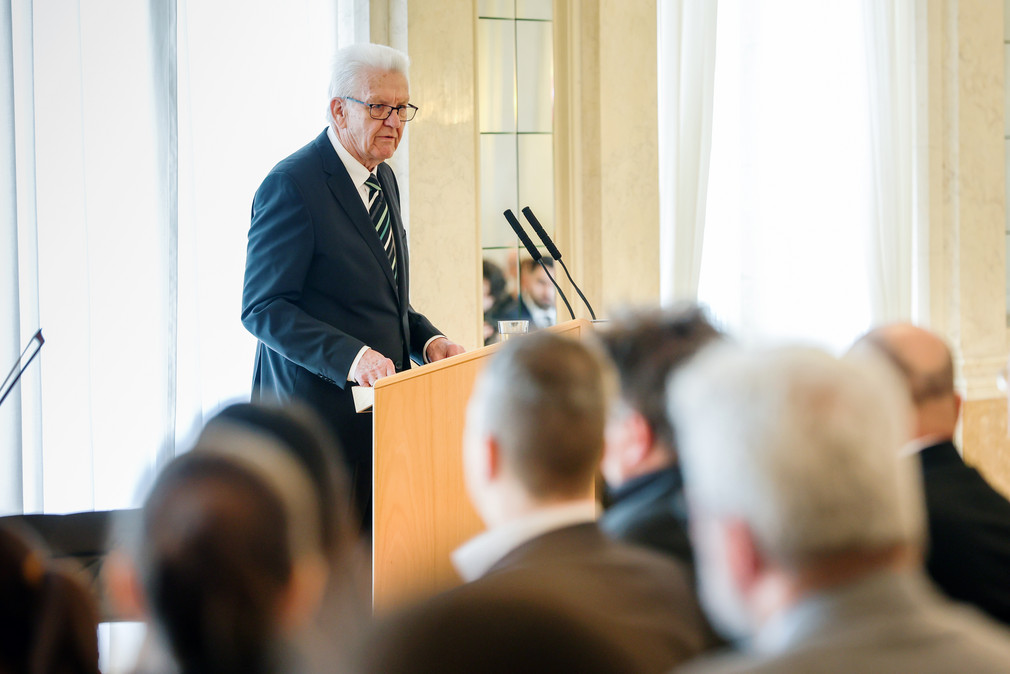 Ministerpräsident Winfried Kretschmann bei seiner Ansprache zu den Gästen